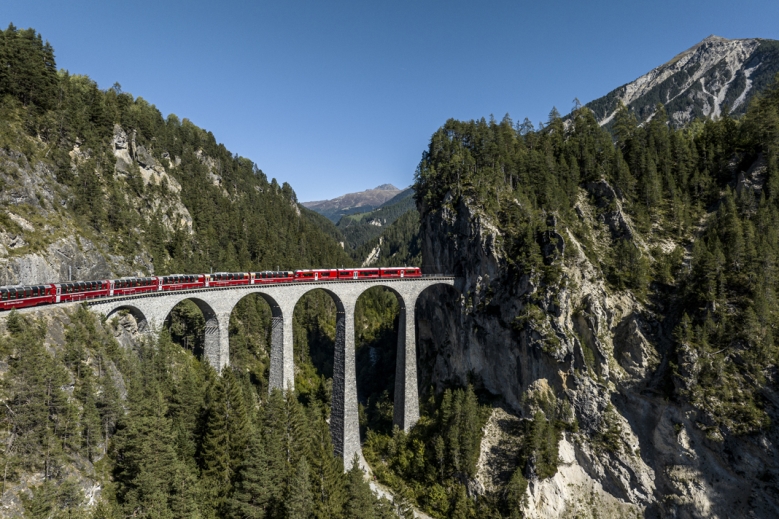 Hotel Bernina Express  Švýcarsko vlakem
